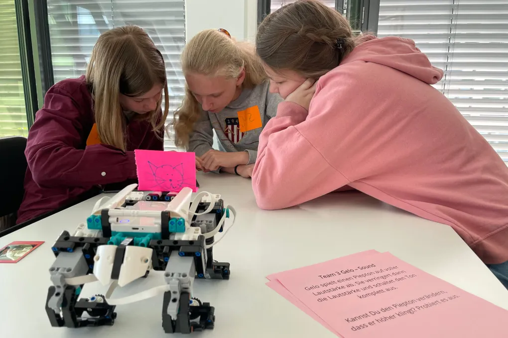 Robots are a girl’s best friend – der Girls’Day 2022 bei cronn