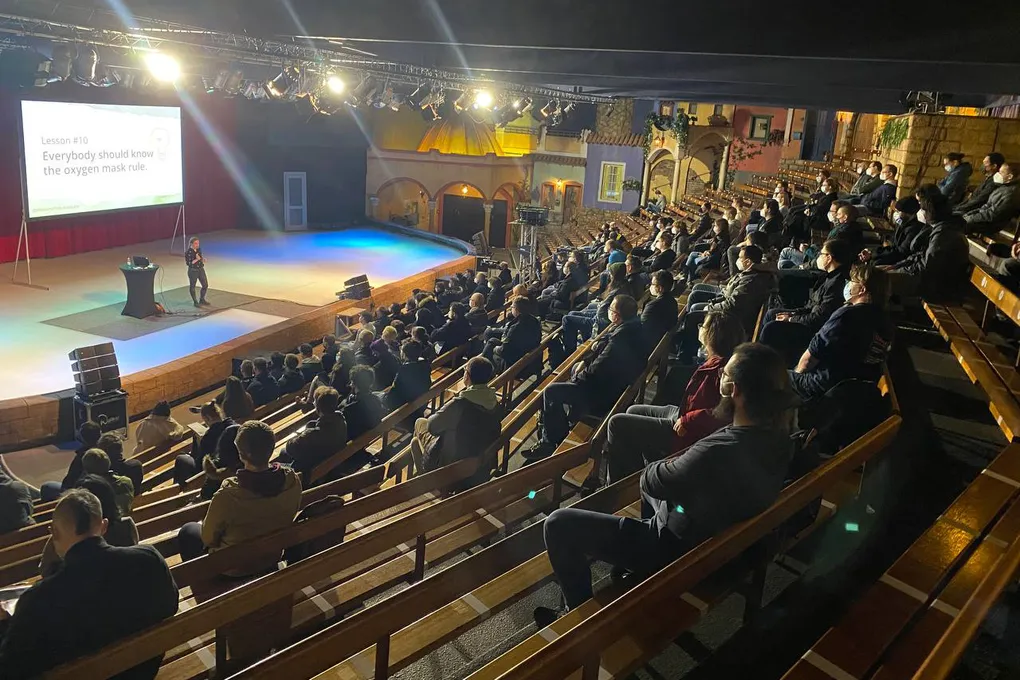 Get up, speak up! Wie man Conference Speaker wird – ein Erfahrungsbericht