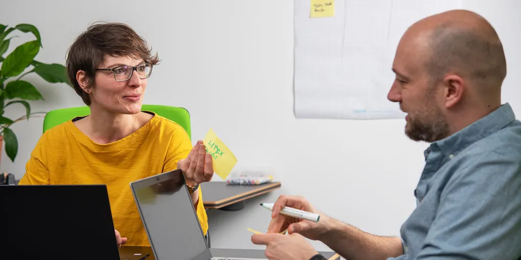 #behindthecode – cronner stellen sich vor: Ruths Quereinstieg – Vom Texten zum Testen