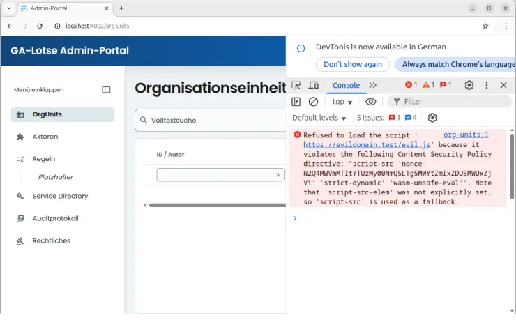 Screenshot des Browsers mit der zu testenden URL. Das Dev-Tool ist geöffnet und zeigt die Fehlermeldung: „Refused to load the script „https://evildomain.test/evil.js“ because it violates the following Content Security Policy directive: „script-src“ „nonce-N2Q4MWMmMTIyTUzMy0NmQ5LTg5MWYtZmIxZDUSMWUxZjVi“ „strict-dynamic“ „wasm-unsafe-eval““. Note that „script-src-elem“ was not explicitly set, so „script-src“ is used as a fallback.“ (Backticks und Code-Anführungszeichen wurden in diesem Alternativtext aus technischen Gründen durch deutsche Anführungszeichen ersetzt, um der HTML-Syntax im CMS genüge zu tun.)